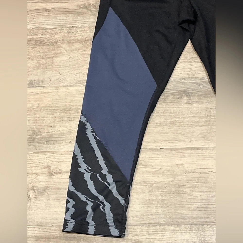 NIKE POWER WOMENS RUNNING‎ CAPRI LEGGINGS TIGHT FIT DRI-FIT SIZE S (855175 010)